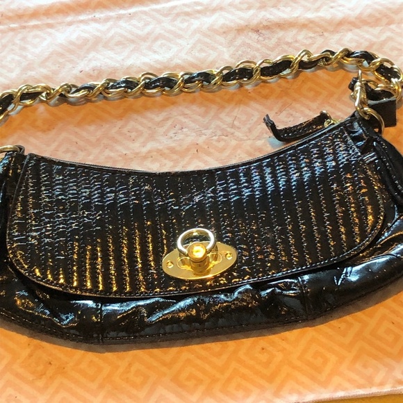 Sweet little vintage black clutch with detachable chain and flap lock - Picture 1 of 8